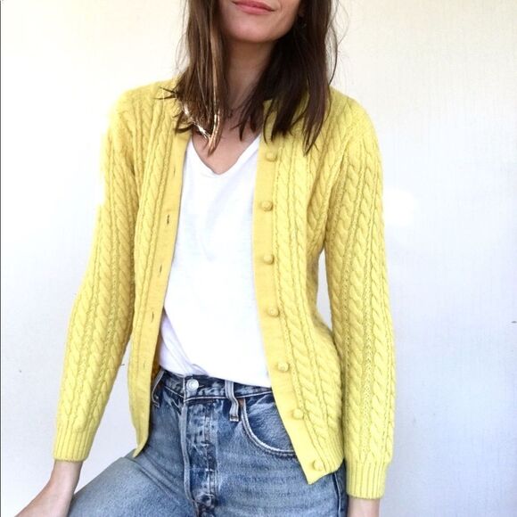 Vintage | canary yellow | 100% wool | Cable Knit cardigan Sweater - Picture 2 of 12